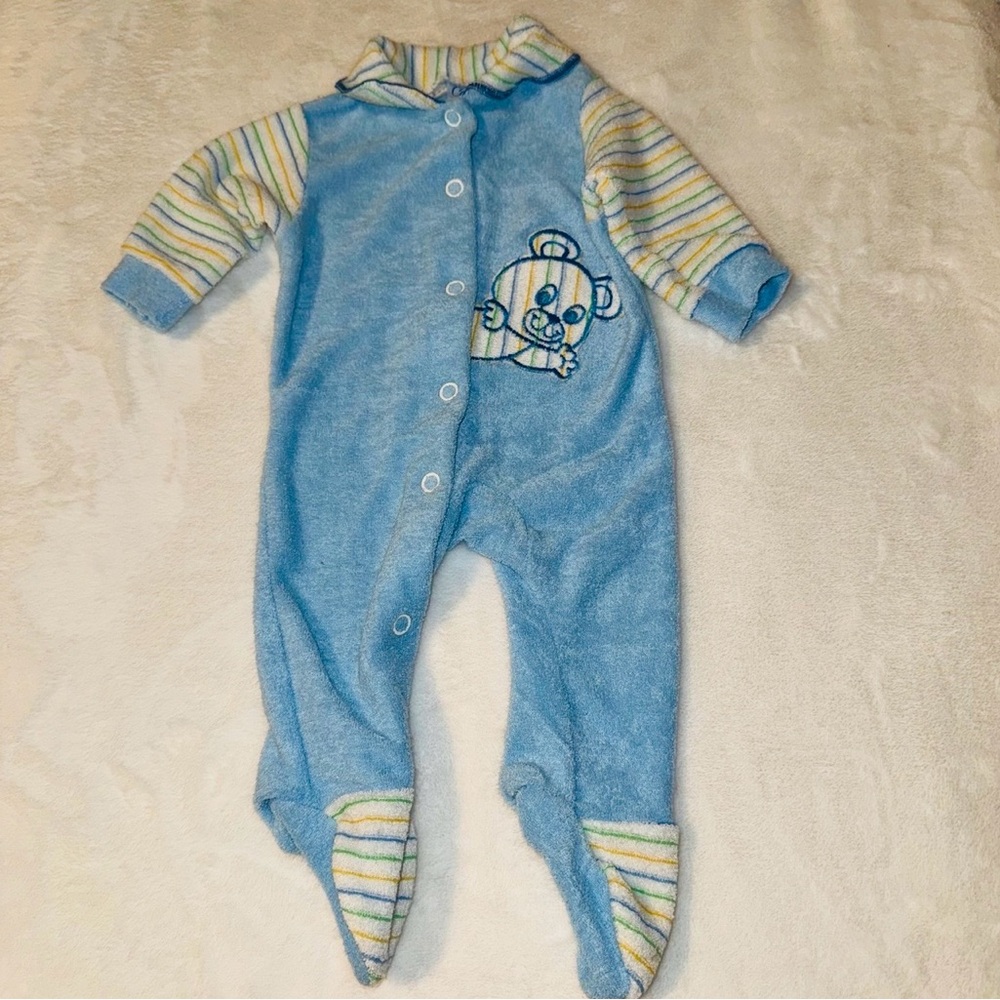 Vintage Carter’s terry pajamas size small up to 11lbs. Good used vintage cond.
